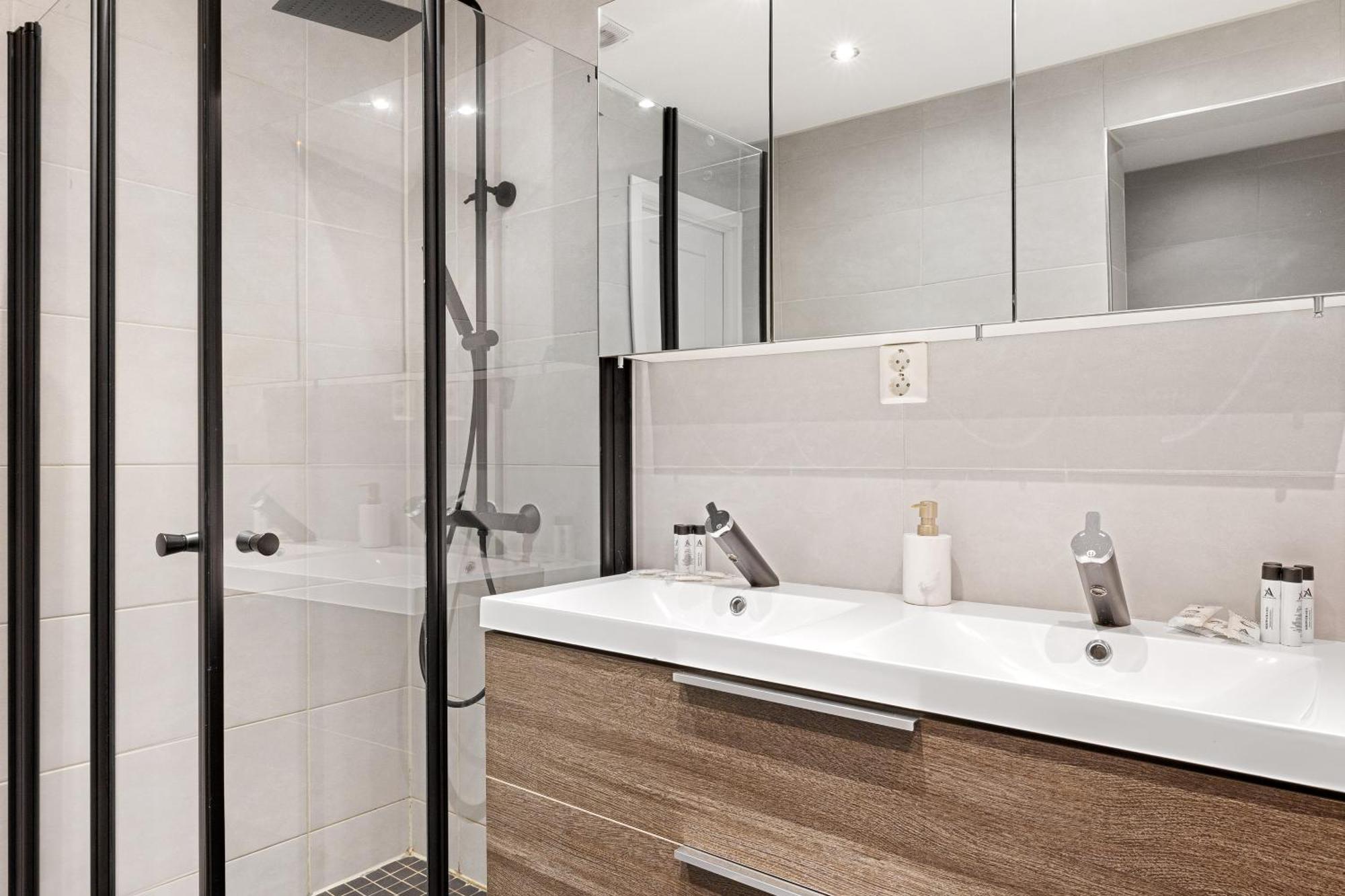 Homerentals L 120Sqm Mid-Central - King Beds - 500Mbps Wi-Fi Bergen Kültér fotó